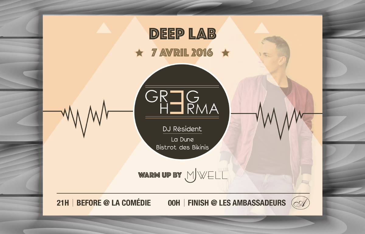 Flyer rose posé sur une planche en bois grise