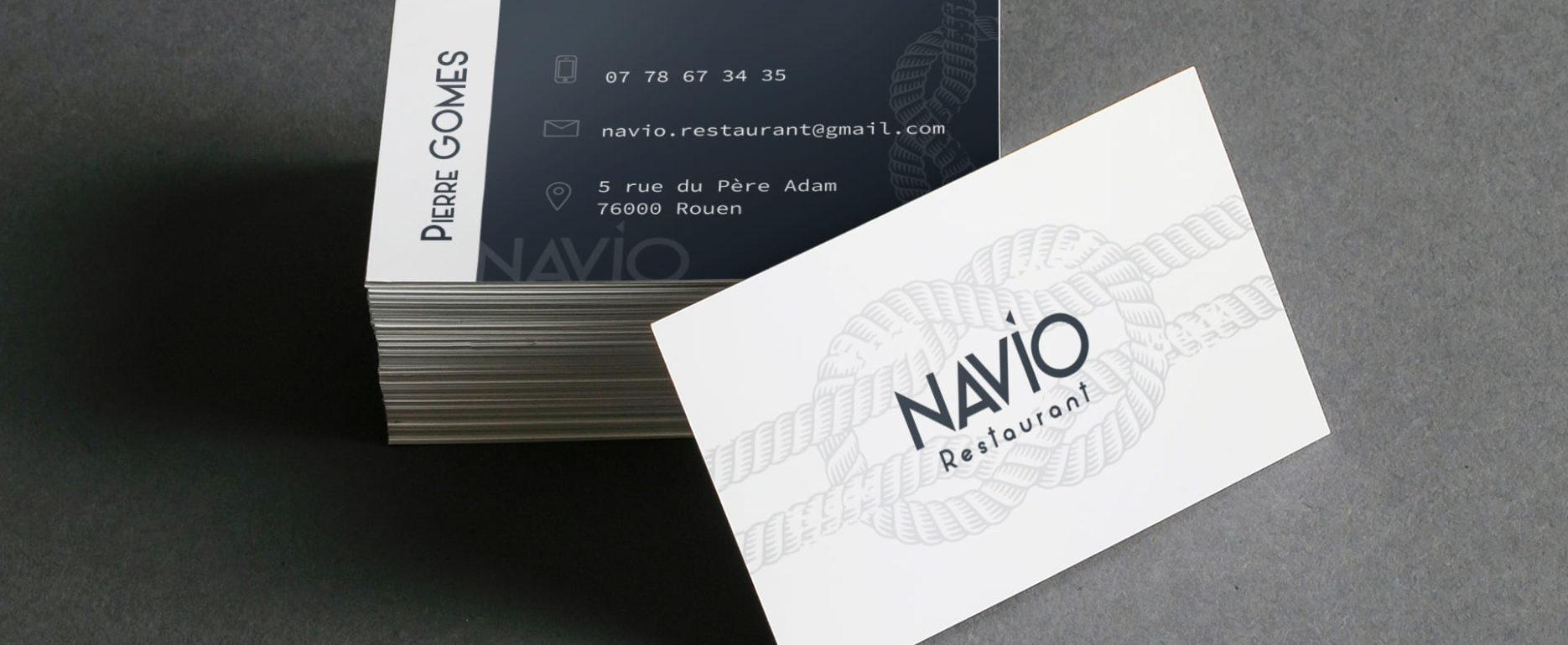 Tas de cartes de visite du restaurant Navio