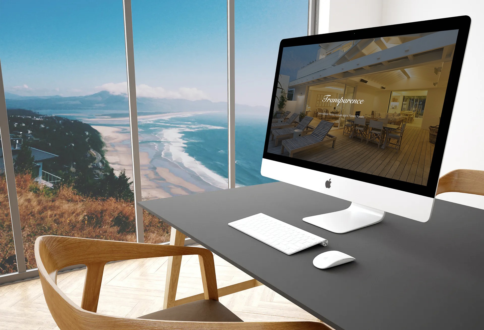 iMac posé sur un bureau allumé avec la page internet du site Transparence Immobilier